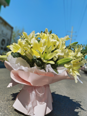 超大黄天霸百合花束（拼团）