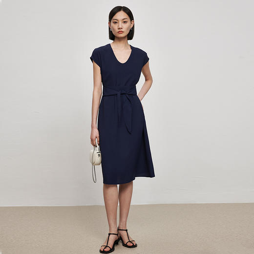 IN AND ON21870新款夏法式赫本风连衣裙女高腰显瘦V领气质收腰长裙 商品图1