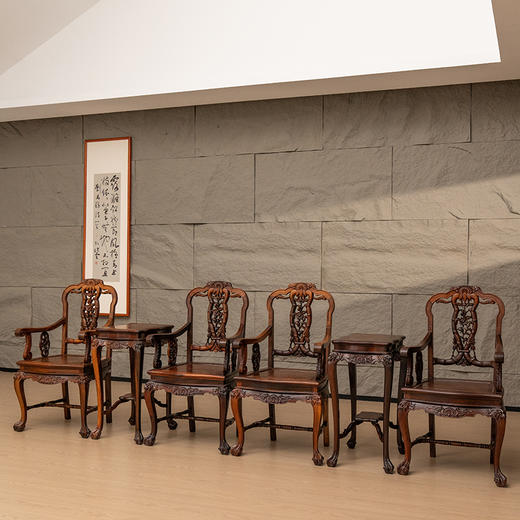 民国 红木镶瘿木雕花卉纹扶手椅成堂（四椅两几） 商品图4