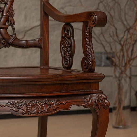 民国 红木镶瘿木雕花卉纹扶手椅成堂（四椅两几） 商品图3