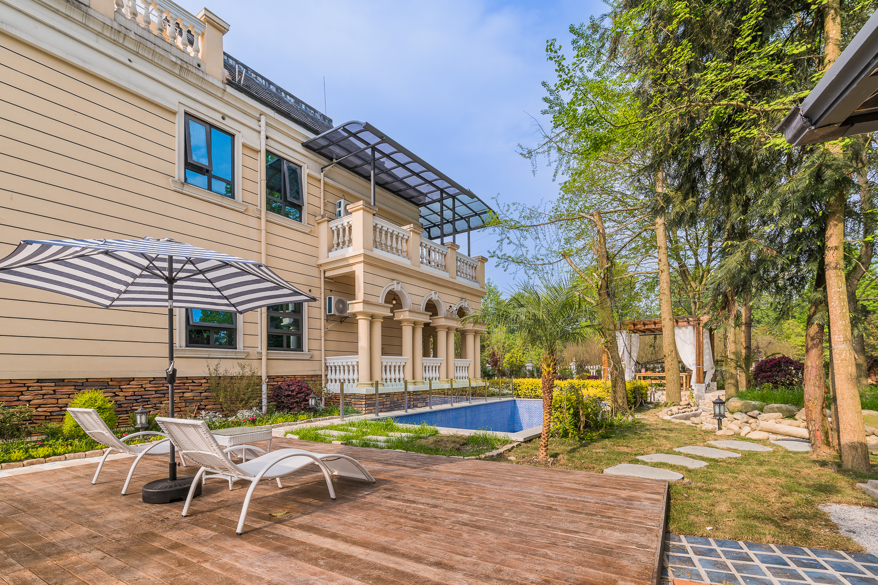 【青城山-504号院】5房/6房/7房/8房/9房温泉私汤/泳池大别墅，青城前山，王婆岩，看熊猫，融创乐园，KTV、投影仪、地暖、厨房、亲子游玩乒乓球、篮球、还有柴火灶……HJL