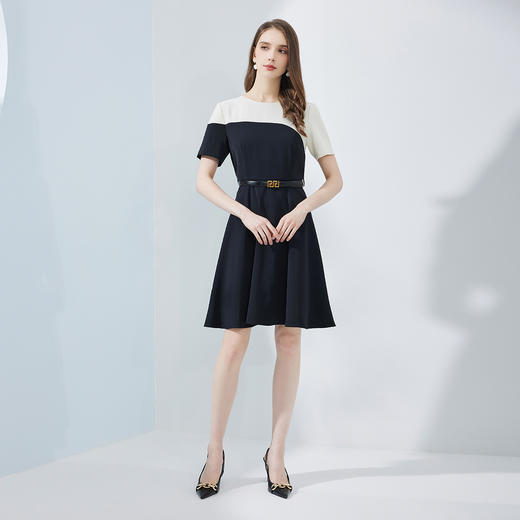 NF8G7斯尔丽瑟俪2023新款不对称线条撞色简洁时尚收腰A摆减龄连衣裙 商品图3