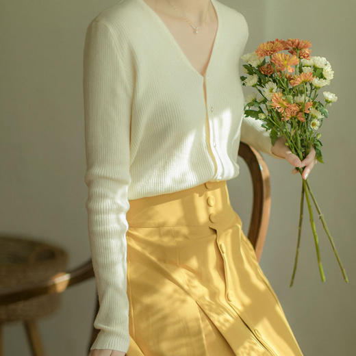 【温柔天花板，显瘦雅致】法式复古v领温柔优雅针织开衫上衣女 2023春夏薄款显瘦防晒空调衫 商品图5