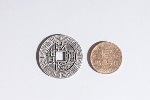 矩德泉坊 纯银手作    乾隆通宝宝泉局刻花（2.8厘米版）604 商品图4