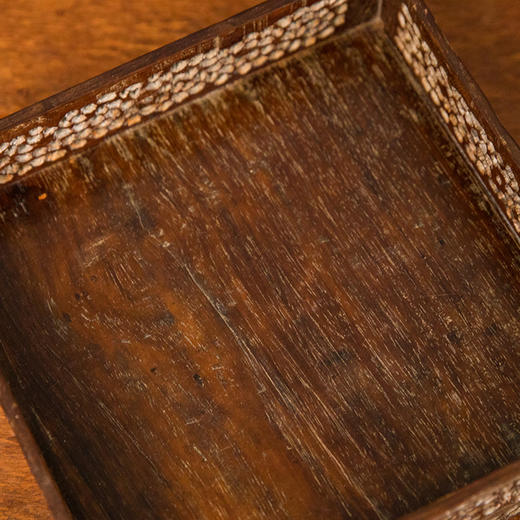 清 黄花梨透雕卷草纹方形呈盘 商品图3