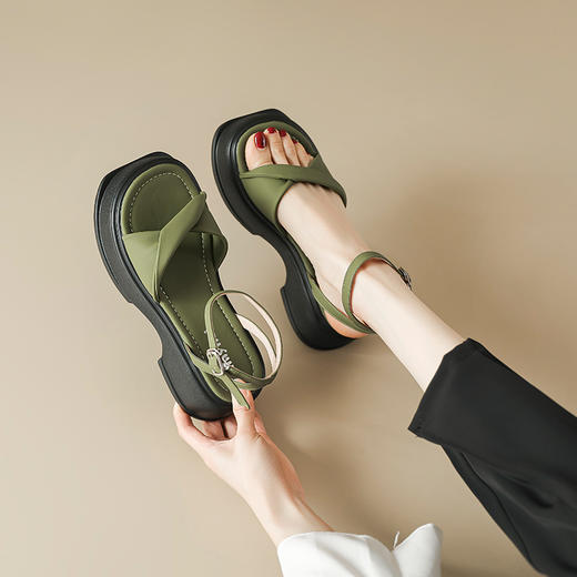 【芥末绿chao显白，不臭脚不挤脚】凉鞋女2023年夏季新款厚底罗马鞋松糕底沙滩鞋 商品图1