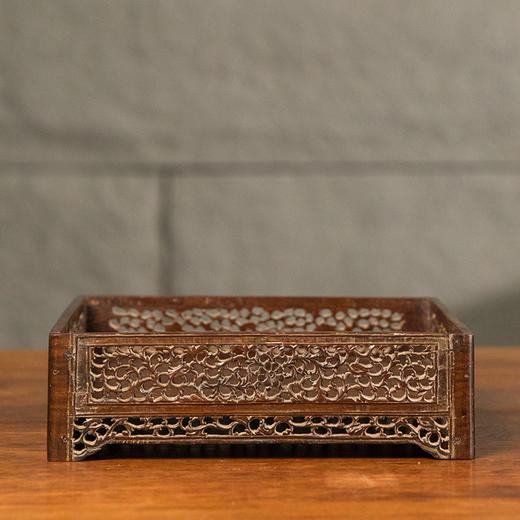 清 黄花梨透雕卷草纹方形呈盘 商品图0