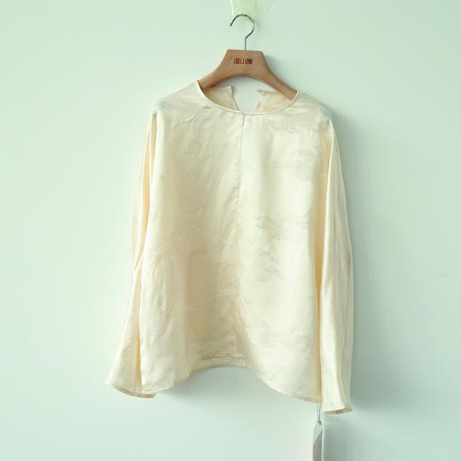 【抖音专属】香皮套装（套头衫23708004凝脂+阔腿裤23709003-凝脂D506） 商品图1