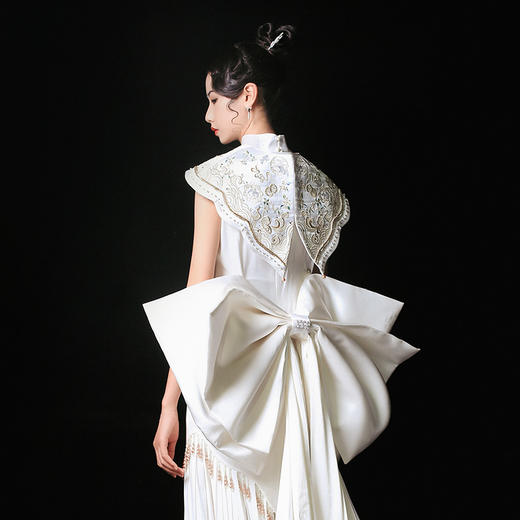 荷言HEYEN 月上华庭 白色流苏旗袍礼服高级定制 商品图1