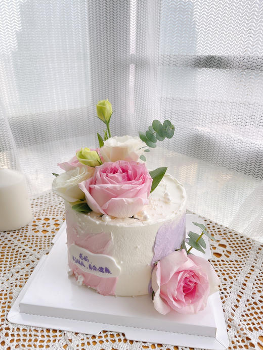 素雅鲜花奶油水果蛋糕 商品图0