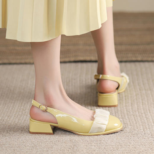 品质好货 | Safiya/索菲娅2023新款夏季女鞋羊剖层革一字扣凉鞋女鞋 商品图2