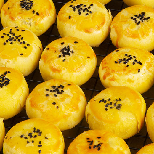 【酥脆香甜！咸蛋黄酥】四层夹心，黄油增香，清香酥皮，咸香蛋黄，蛋黄卷雪媚娘夹心肉松卷传统网红糕点健康 商品图1