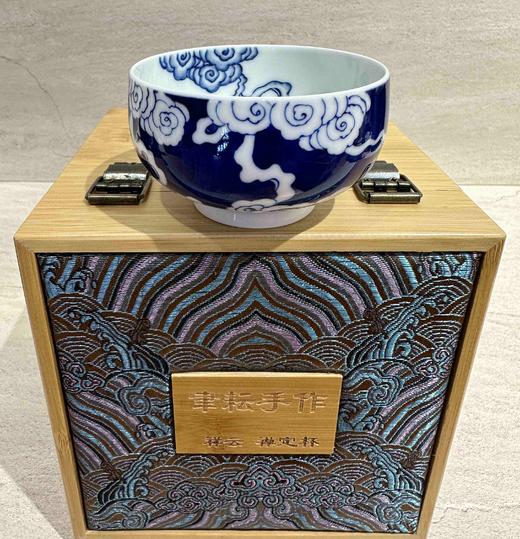 B-YYSZ-8216 聿耘手作 祥云 禅定杯 青花压浪水绝技 商品图0