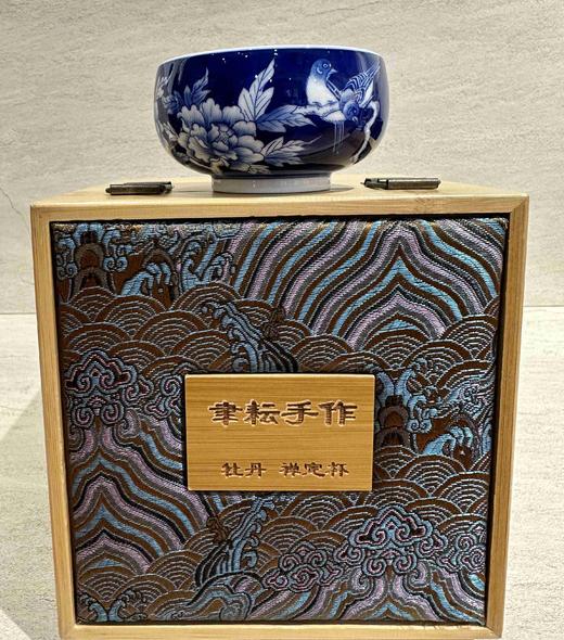 B-YYSZ-8211聿耘手作 牡丹 禅定杯 青花压浪水绝技 商品图0