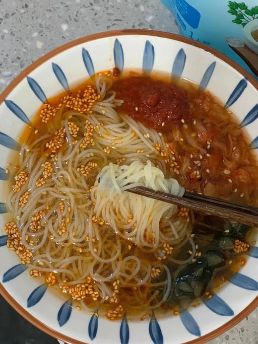 姜元冷面正宗东北朝鲜族冷面608g/袋，白冷面和荞麦冷面两种口味任选，口感劲道，汤汁酸甜适口，分量超足，搭配正宗的辣白菜，酸甜的料包，让胃口大开，全国包邮 商品图3