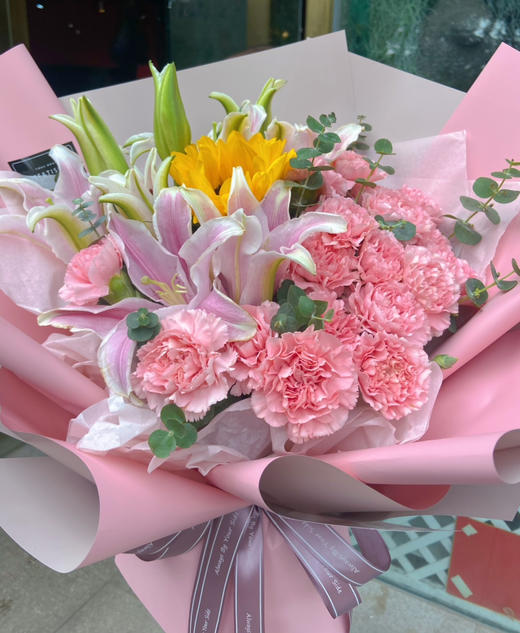 【温馨感恩】5朵香水百合➕18朵粉色康乃馨➕1朵向日葵时尚大花束 商品图2