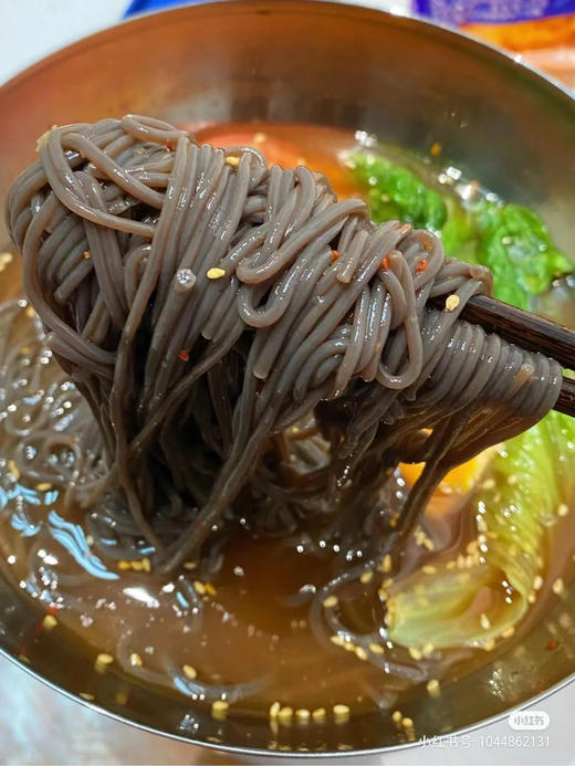 姜元冷面正宗东北朝鲜族冷面608g/袋，白冷面和荞麦冷面两种口味任选，口感劲道，汤汁酸甜适口，分量超足，搭配正宗的辣白菜，酸甜的料包，让胃口大开，全国包邮 商品图1