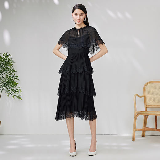 EITIE爱特爱女装夏季新款V领气质多层次蛋糕蕾丝拼接连衣裙礼服6677302 商品图3