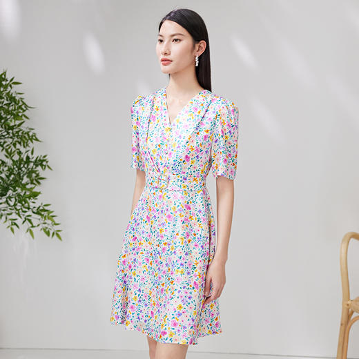 EITIE爱特爱夏款新品100%桑蚕丝显瘦V领舒适印花连衣裙7007767 商品图2