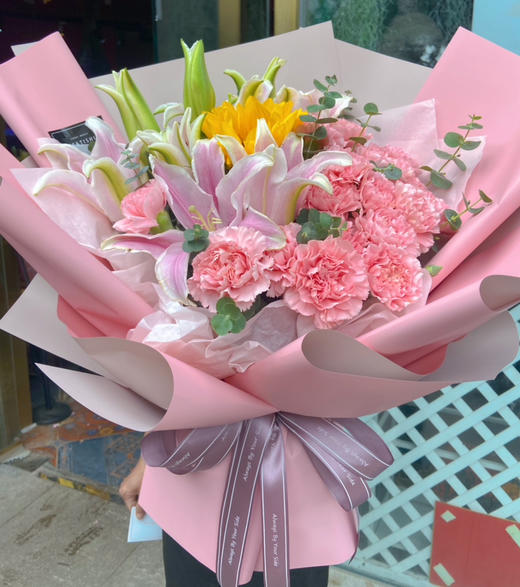 【温馨感恩】5朵香水百合➕18朵粉色康乃馨➕1朵向日葵时尚大花束 商品图0