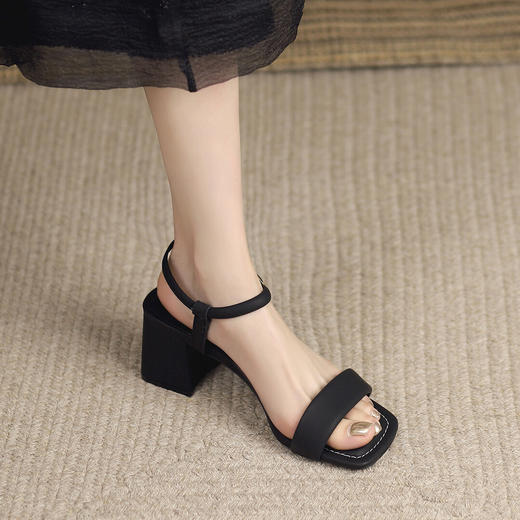 品质好货 | Safiya索菲娅2023新款羊剖层革一字带外穿凉鞋 商品图8