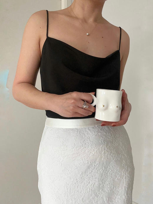 Semplicita | F29 黑色荡领吊带背心 [ 垂感面料 ] 商品图1