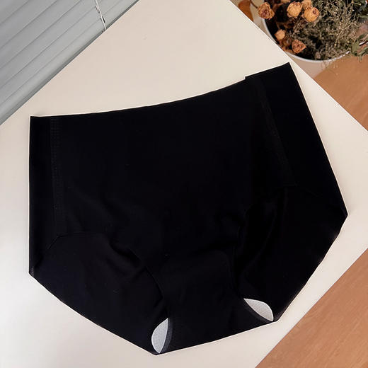 这是什么神仙内裤，三条【敲薄一片式，和屁屁融为一体，上身无痕】“冰冻荔枝”冰丝内裤面膜裤女士性感无痕夏季薄款不夹PP裸感中腰三角裤 商品图7