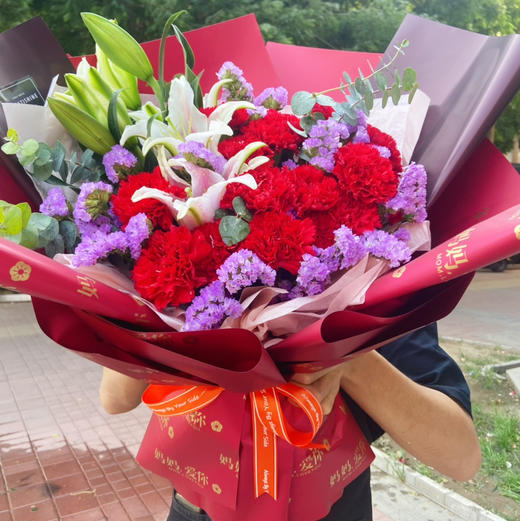 【福满安康】香水百合➕19朵康乃馨大气精品花束 商品图1