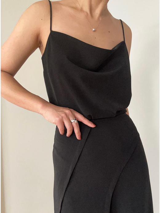 Semplicita | F29 黑色荡领吊带背心 [ 垂感面料 ] 商品图0