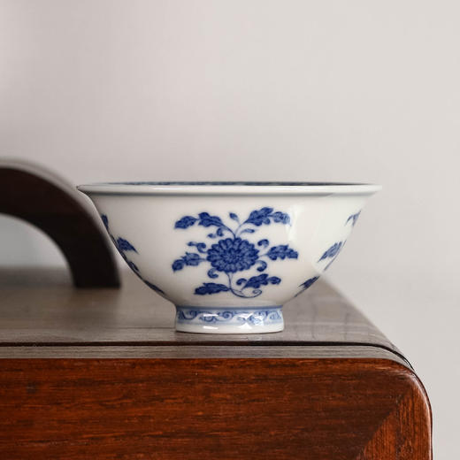 青花柴窑花卉瑞果斗笠杯 商品图1