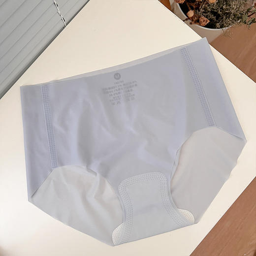 这是什么神仙内裤，三条【敲薄一片式，和屁屁融为一体，上身无痕】“冰冻荔枝”冰丝内裤面膜裤女士性感无痕夏季薄款不夹PP裸感中腰三角裤 商品图8
