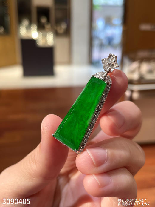 3090405，高冰帝王绿无事牌吊坠。具体价格微信咨询 商品图0