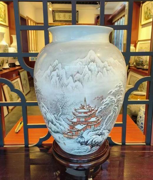 粉彩琼楼瑞雪赏瓶 商品图0