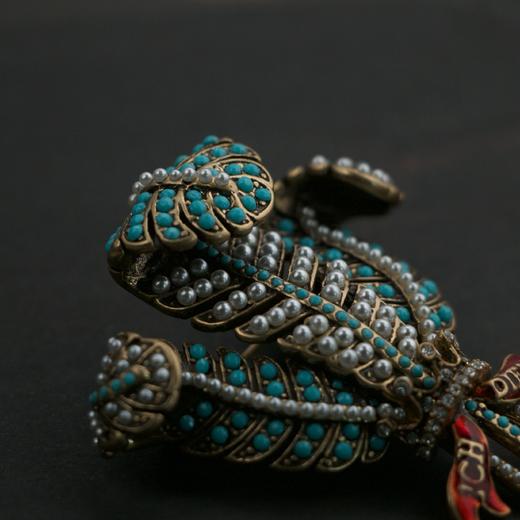 甄选·中古风【JOAN RIVERS】vintage胸针 重工中古风 英国皇室象征 威尔士亲王羽毛胸针 商品图2