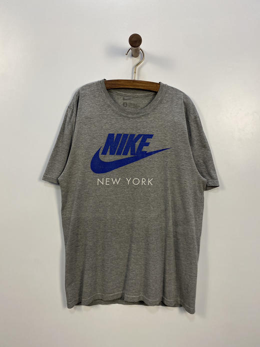 NIKE 耐克 纽约 NEW YORK STANDARD FIT 短袖T恤 _SST(S) 商品图1