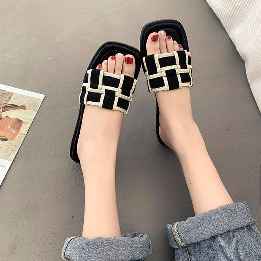 颜值爆表【洋气有档次，防水耐脏舒适】法式高ji感平底凉拖鞋女夏外穿小香风2023新款网红外出海边一字拖 商品图3