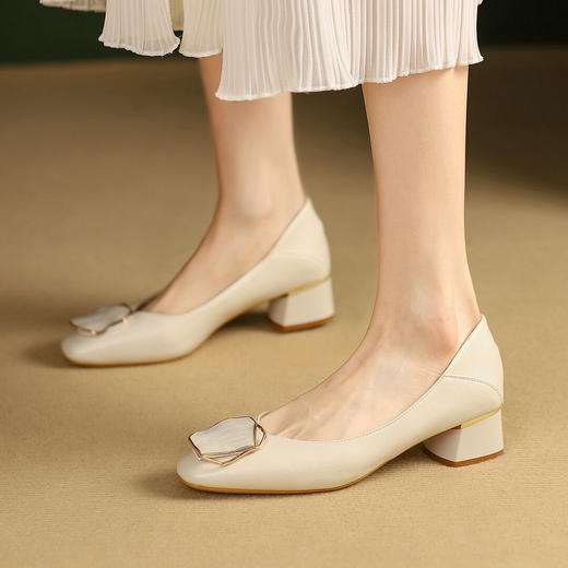 品质好货 | Safiya索菲娅2023新款二层牛皮粗跟通勤鞋时尚浅口单鞋SF31115757 商品图1