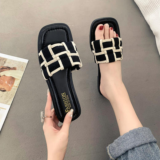 颜值爆表【洋气有档次，防水耐脏舒适】法式高ji感平底凉拖鞋女夏外穿小香风2023新款网红外出海边一字拖 商品图2