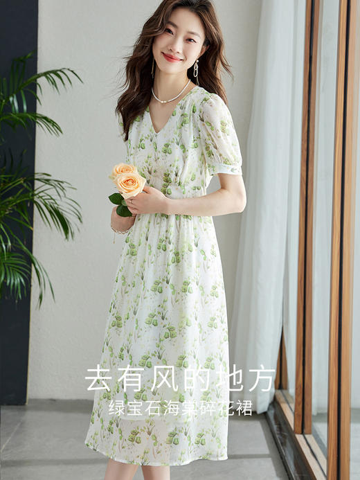 【五折购】熙世界法式度假风V领连衣裙女2025夏季新款收腰短袖雪纺碎花裙子 商品图2