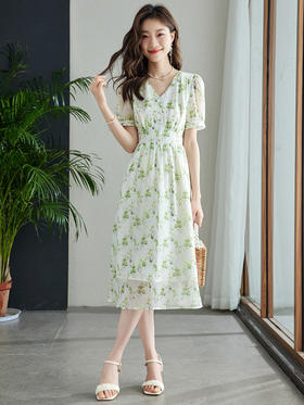 【五折购】熙世界法式度假风V领连衣裙女2025夏季新款收腰短袖雪纺碎花裙子