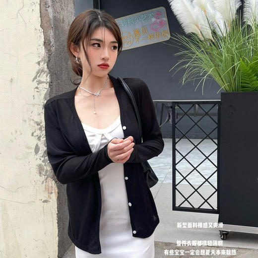 夏日必备【天丝透气清凉百搭，慵懒优雅防晒衣】优质面料莱赛尔氧气小开衫女孔雀天丝防晒衣打底衫百搭长袖针织轻薄防晒衫 商品图5