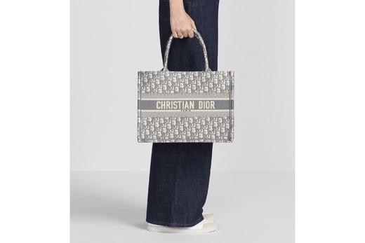 【超惠秒】DIOR 迪奥 女士中号 BOOK TOTE 手袋 印花刺绣 36x27.5x16.5cm  M1296ZRIW / M1296ZEUP 商品图14