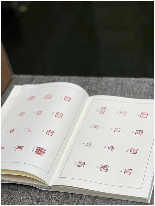 重点推荐：中国篆刻精选（全十二册）
主编：中国国家画院书法篆刻院
出版：河北教育出版社2019.7
装帧：平装16开2952页
定价800元，售价298元。 商品图7