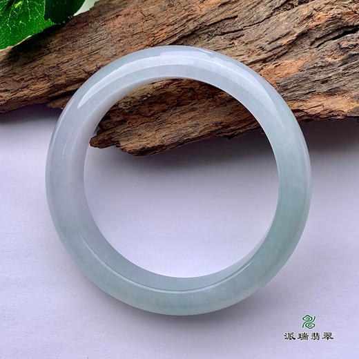派瑞翡翠 翡翠手镯 糯种 浅绿 商品图3