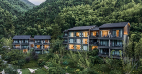 ★周末不加价★￥799起/2间夜！入住【安吉璞拉那度假酒店】山景房+双早，享户外泳池、爬山徒步，管家服务~ 群山环绕，翠竹掩映，宠物友好！另有山景双卧家庭房套餐~有效期至2025年12月31日