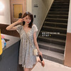 【金蘑菇菇 初恋50次】法式一字肩小心机露肩雪纺碎花上衣 商品缩略图1