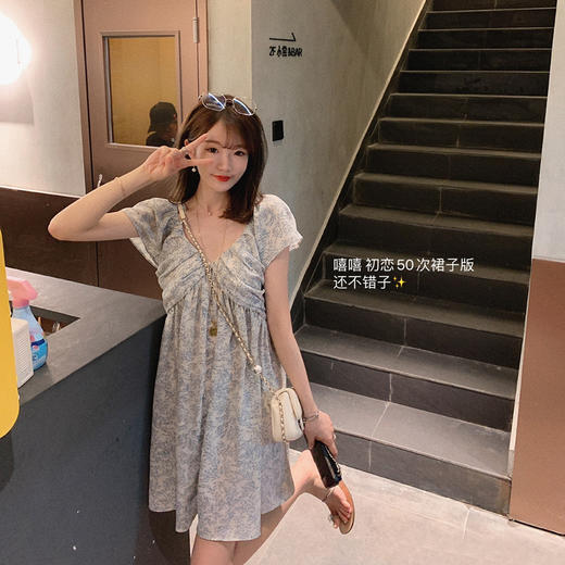 【金蘑菇菇 初恋50次】法式一字肩小心机露肩雪纺碎花上衣 商品图1