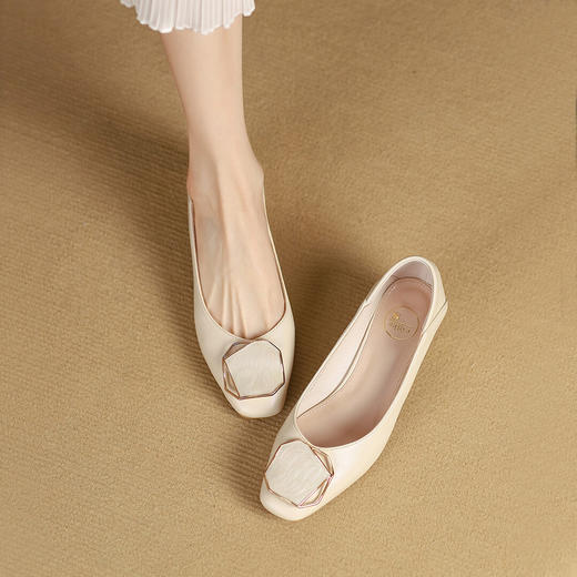 品质好货 | Safiya索菲娅2023新款二层牛皮粗跟通勤鞋时尚浅口单鞋SF31115757 商品图2