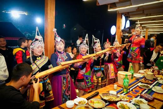 五一畲寨探洞3日亲子游，斜杠玩崖壁速降野外探洞，闯垂云通天河，畲族长桌宴篝火盛大，2晚不挪窝度假村 商品图0