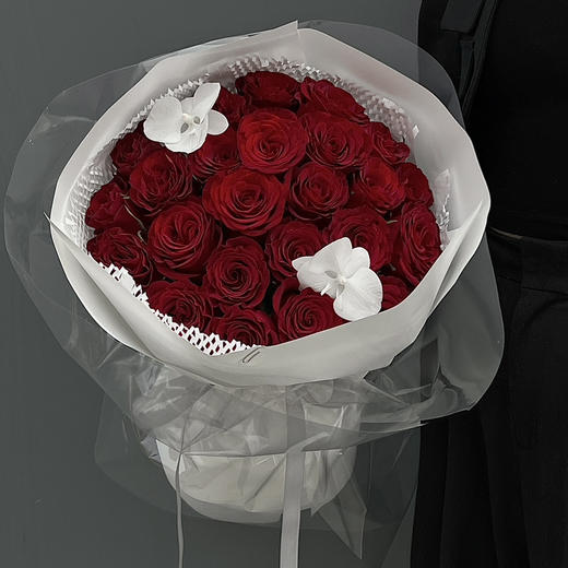 《不期而遇》  33枝高原红玫瑰蝴蝶兰花束 商品图1